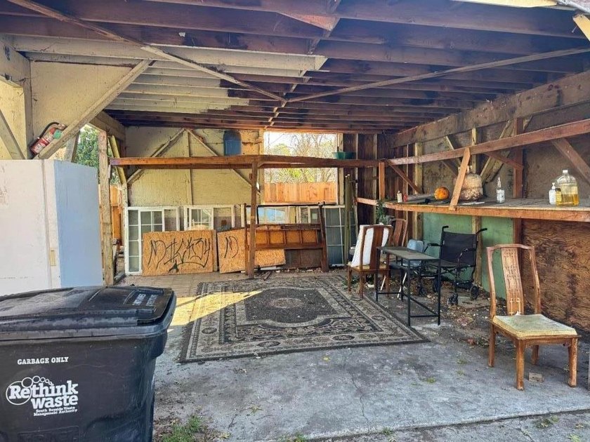 Opportunity Property .. Located at 2138 Dumbarton, East Palo - photo 9