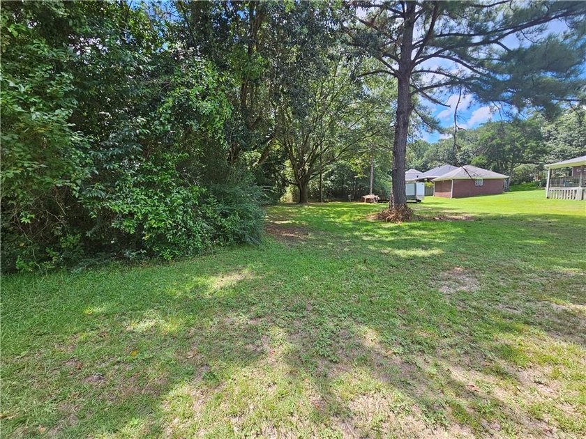 Beautiful Level and mostly Cleared Lot in a well established - photo 2