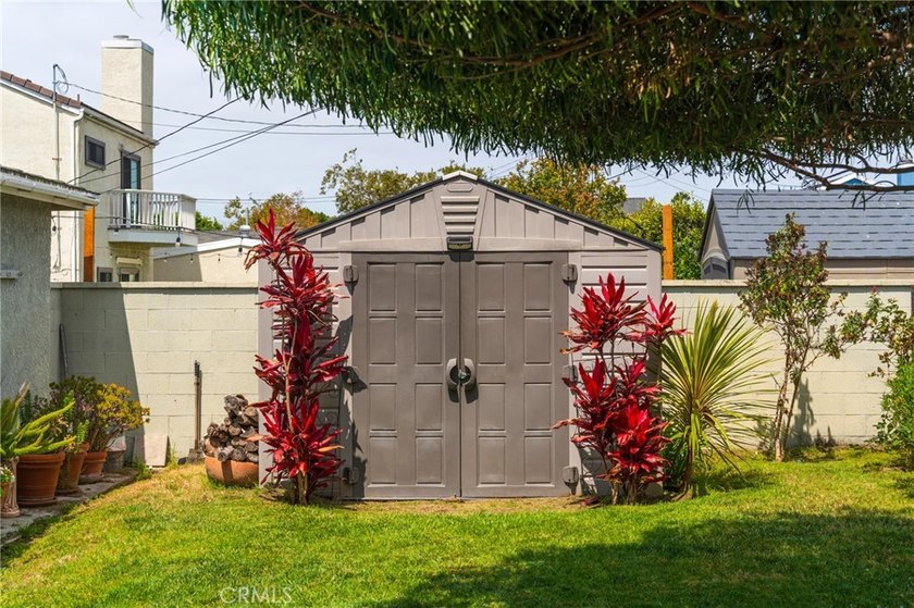 Welcome to this beautifully maintained, turnkey residence in - photo 28