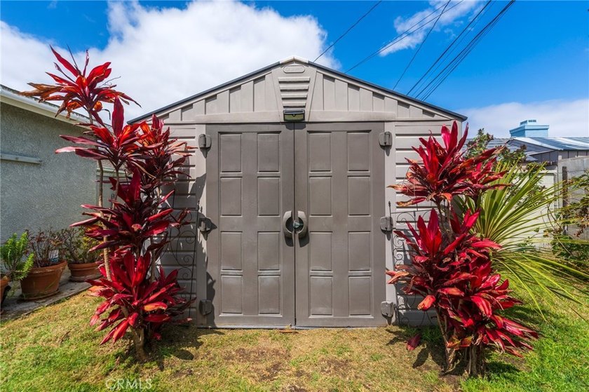 Welcome to this beautifully maintained, turnkey residence in - photo 36