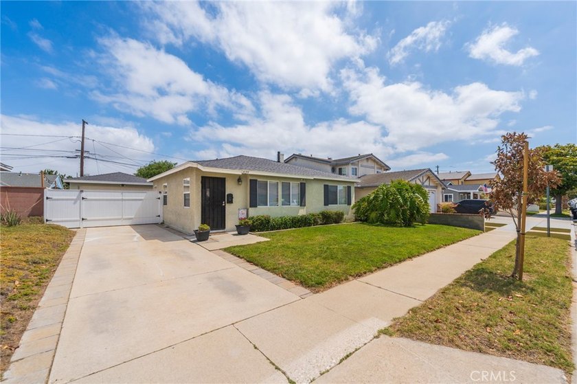 Welcome to this beautifully maintained, turnkey residence in - photo 39