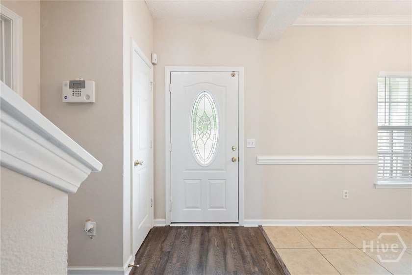 LOCATION, LOW MAINTENANCE &amp; SPACIOUS! Welcome to this - photo 4