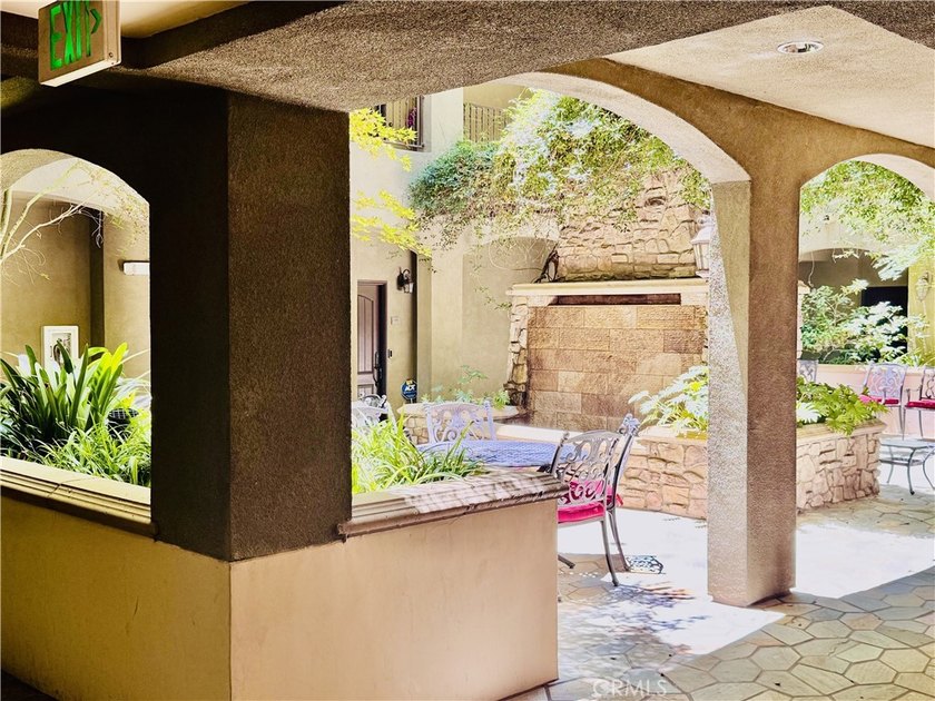 Welcome to this spacious and beautifully updated three-bedroom - photo 4