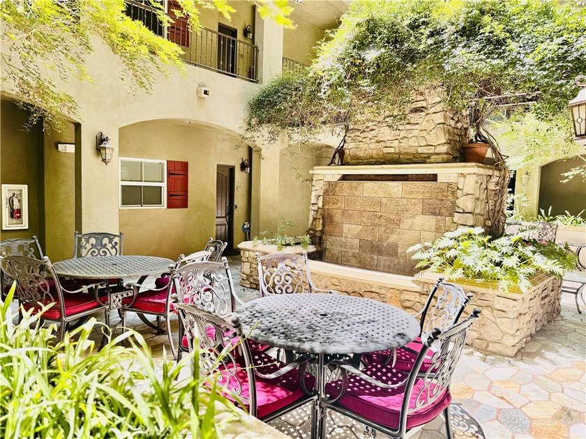 Welcome to this spacious and beautifully updated three-bedroom - photo 6