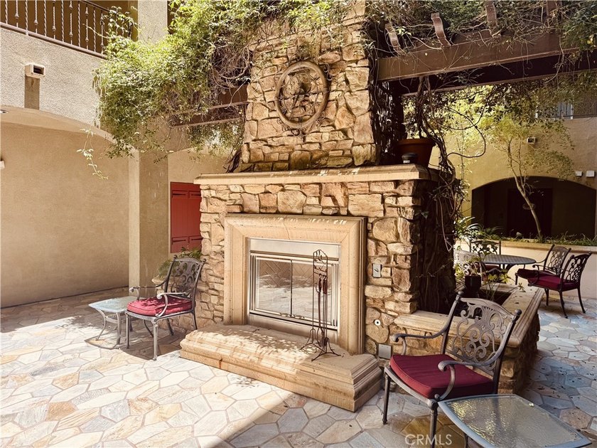 Welcome to this spacious and beautifully updated three-bedroom - photo 7