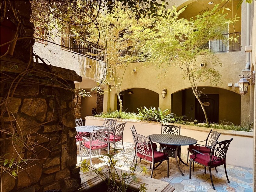 Welcome to this spacious and beautifully updated three-bedroom - photo 8