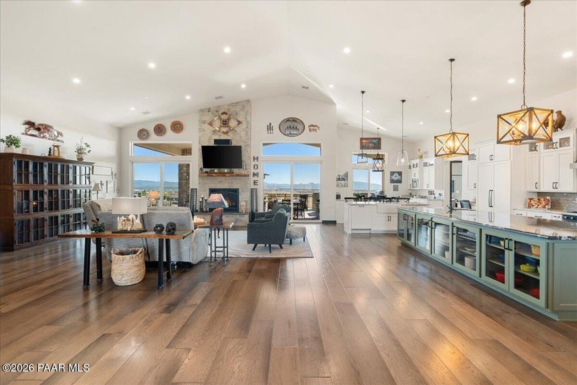 Welcome home to a place where luxury meets country. From morning - photo 11