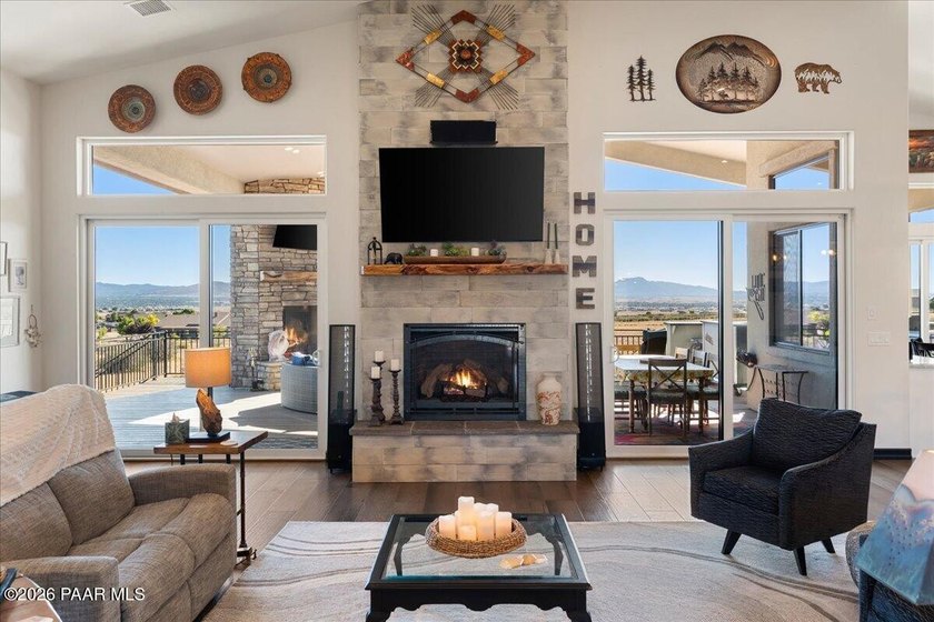 Welcome home to a place where luxury meets country. From morning - photo 12