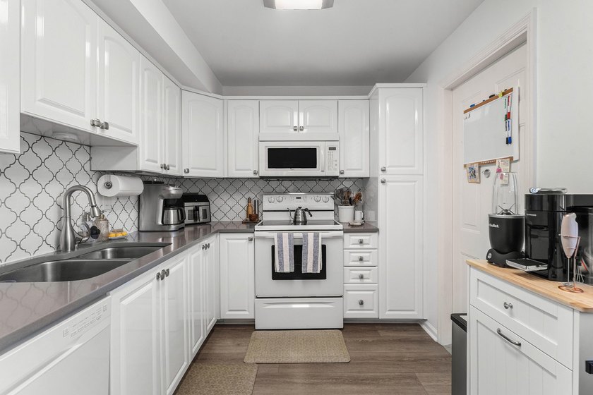 Positioned mere steps from the shoreline, this three-bedroom - photo 12