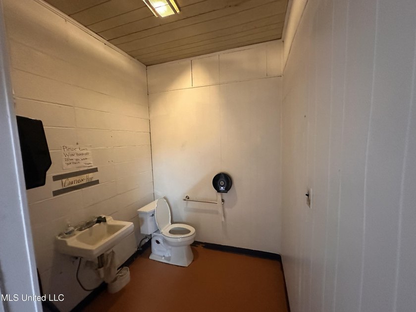 Outstanding opportunity to own a 3,362 SqFt restaurant/ - photo 13