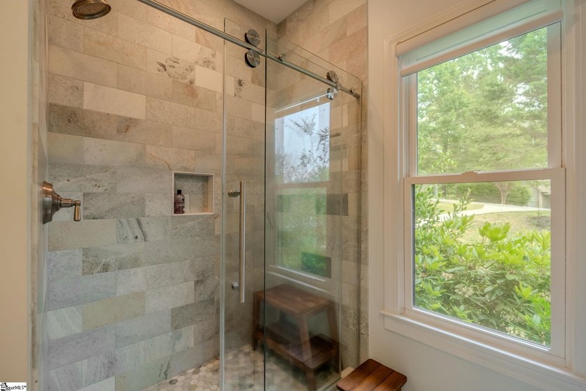 Cozy, yet open with delightful natural daylight and mountain and - photo 15