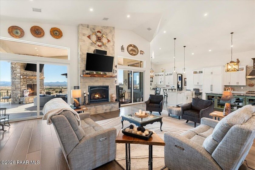 Welcome home to a place where luxury meets country. From morning - photo 15