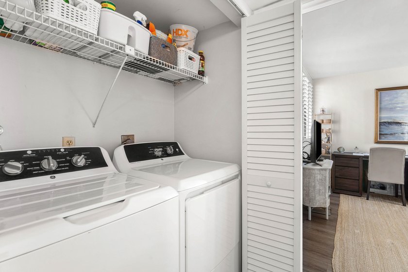 Positioned mere steps from the shoreline, this three-bedroom - photo 15