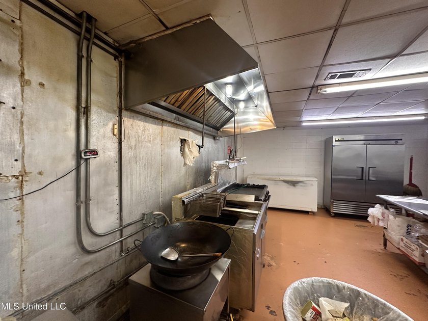 Outstanding opportunity to own a 3,362 SqFt restaurant/ - photo 17