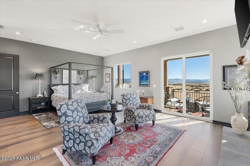 Welcome home to a place where luxury meets country. From morning - photo 17