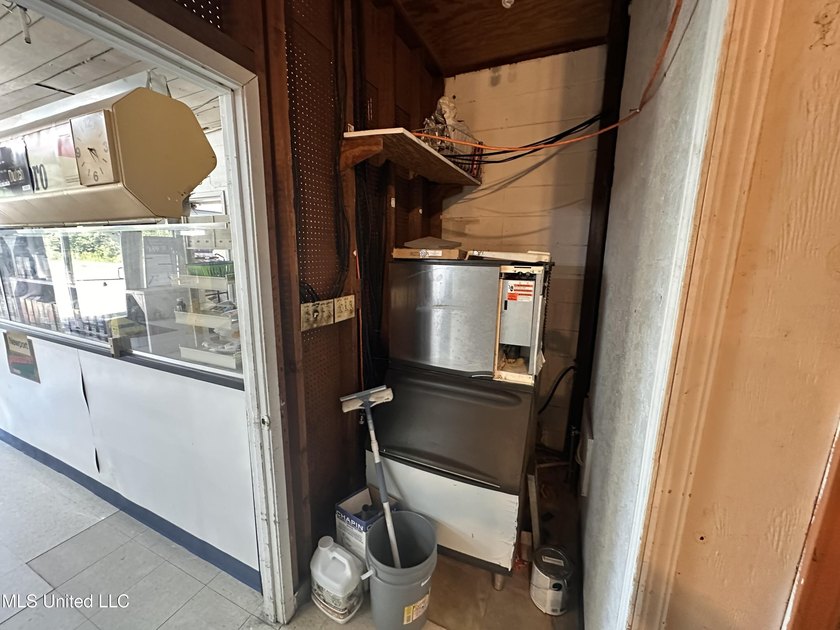 Outstanding opportunity to own a 3,362 SqFt restaurant/ - photo 23