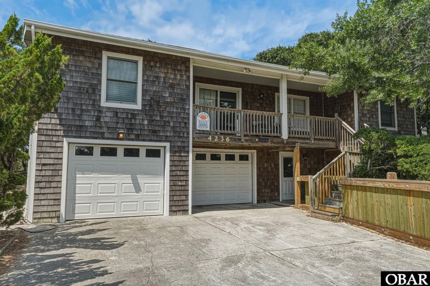 Enjoy the best of coastal living in this beautifully updated - photo 4