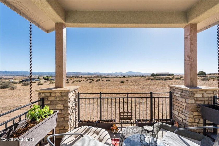 Welcome home to a place where luxury meets country. From morning - photo 26