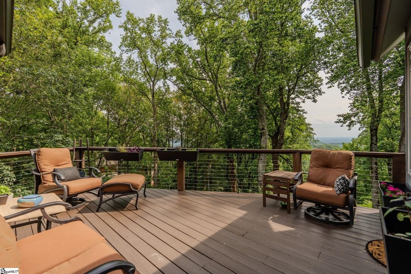 Cozy, yet open with delightful natural daylight and mountain and - photo 30