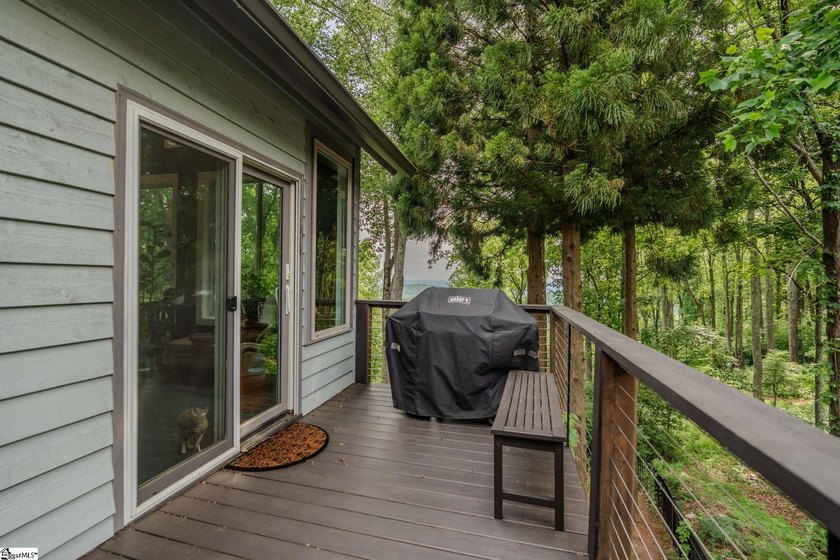 Cozy, yet open with delightful natural daylight and mountain and - photo 31