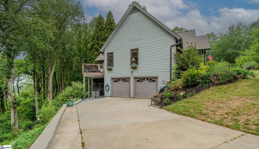Cozy, yet open with delightful natural daylight and mountain and - photo 36
