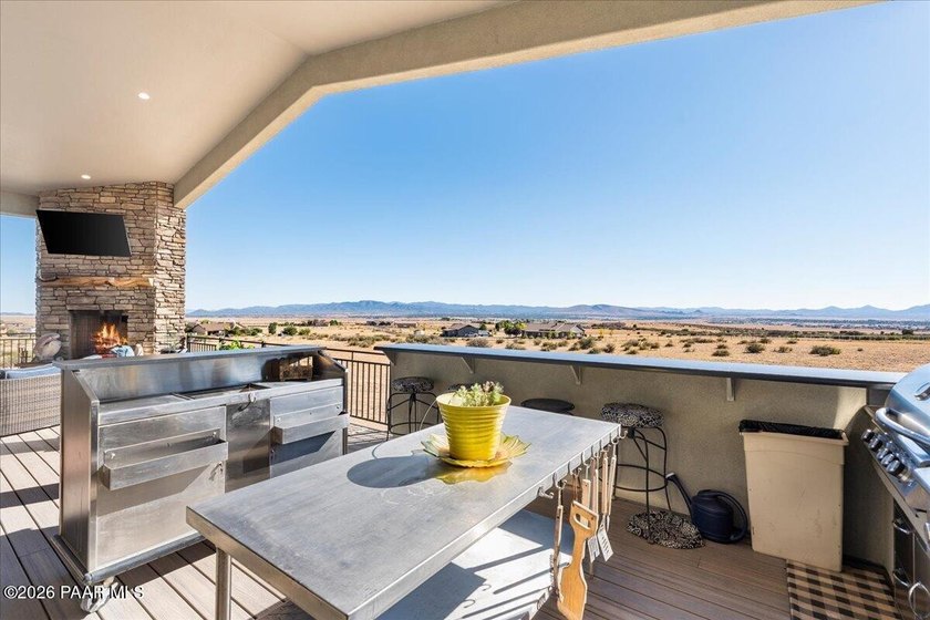 Welcome home to a place where luxury meets country. From morning - photo 46