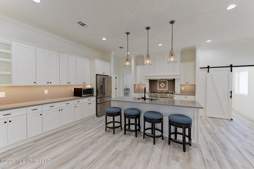 Exceptional newer construction in beautiful Glen Eagle offering - photo 11