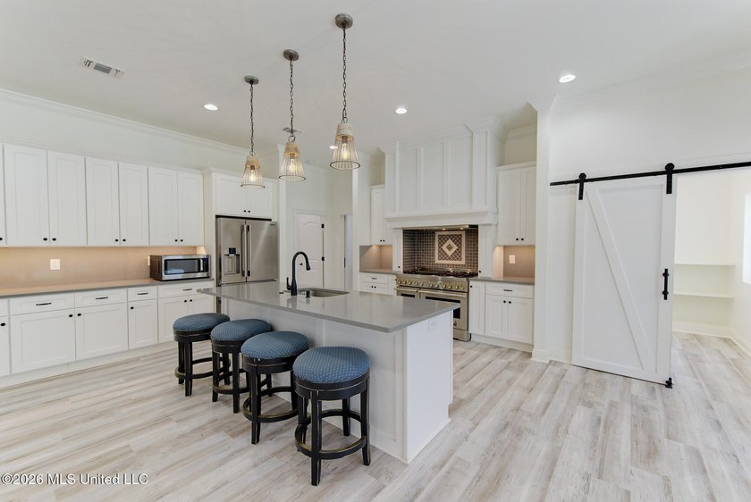 Exceptional newer construction in beautiful Glen Eagle offering - photo 12