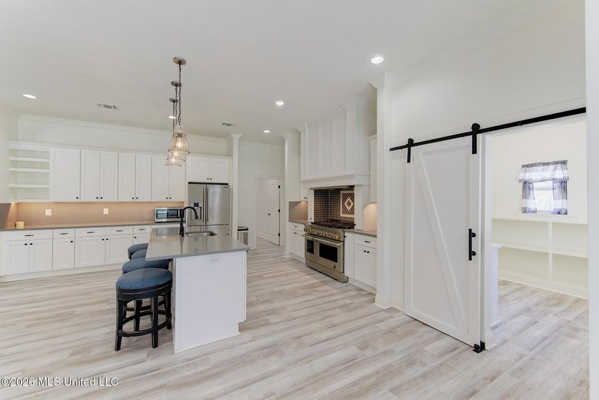 Exceptional newer construction in beautiful Glen Eagle offering - photo 14