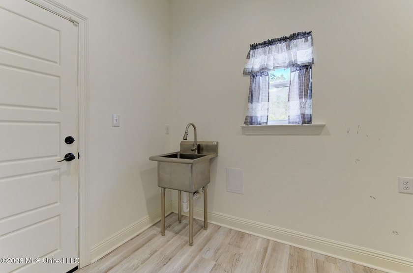 Exceptional newer construction in beautiful Glen Eagle offering - photo 18