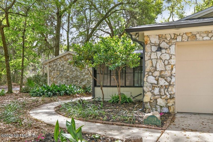 SELLER OFFERING UP TO 10K TOWARDS 2-1 RATE BUY DOWN OR CLOSING - photo 2