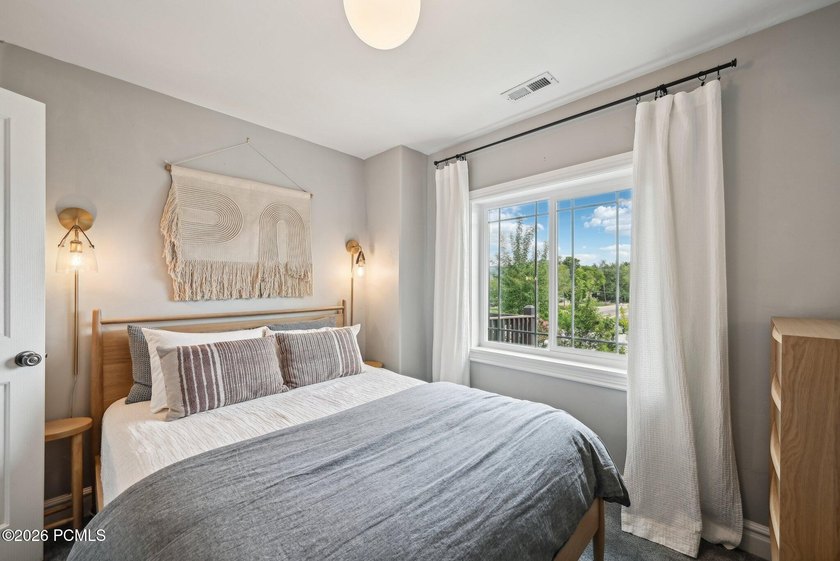 Spacious and well-located in the heart of Midway Valley, this - photo 31