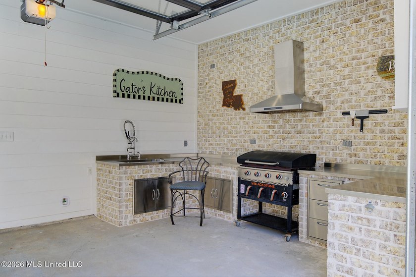Exceptional newer construction in beautiful Glen Eagle offering - photo 33