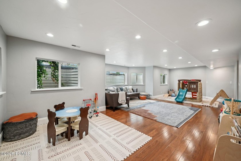 Spacious and well-located in the heart of Midway Valley, this - photo 33