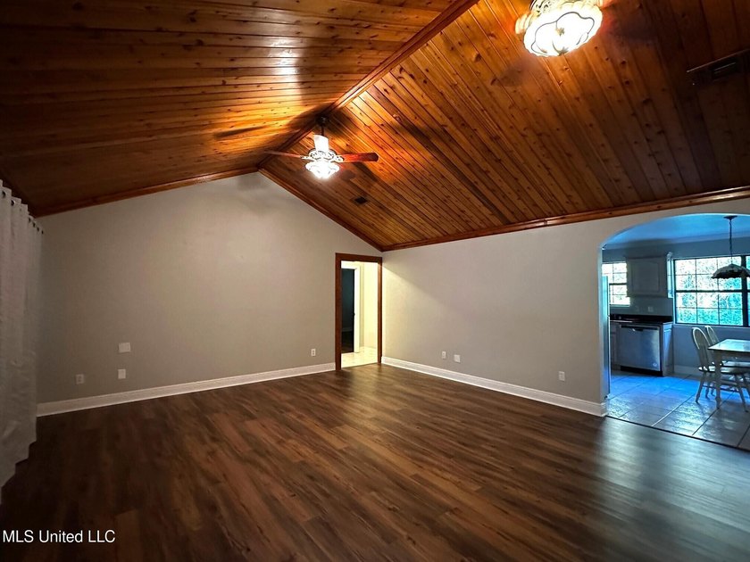 Nice one story home located on a cul de sac in a quiet area - photo 4