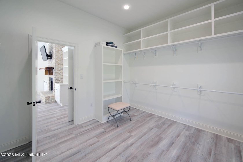 Exceptional newer construction in beautiful Glen Eagle offering - photo 44