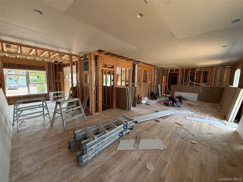 New Construction! Center Hall Colonial featuring: 5 Bedrooms, 2 - photo 4