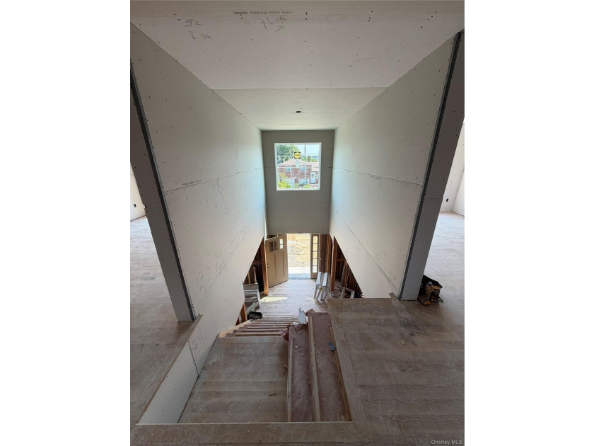 New Construction! Center Hall Colonial featuring: 5 Bedrooms, 2 - photo 8