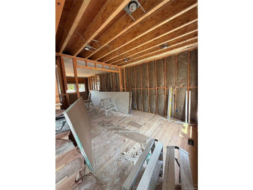 New Construction! Center Hall Colonial featuring: 5 Bedrooms, 2 - photo 9