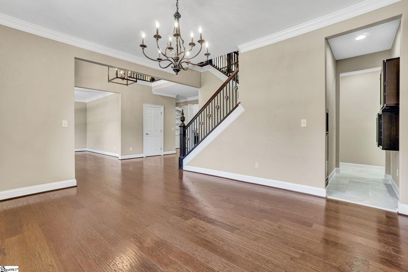 Welcome to 217 Saint Andrews Blvd, a stunning custom home - photo 14
