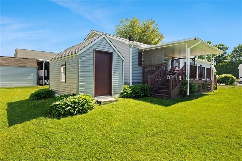 Welcome to 59 Robin Drive located in the desirable 55+ gated - photo 4