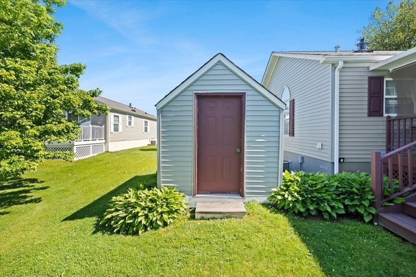 Welcome to 59 Robin Drive located in the desirable 55+ gated - photo 8