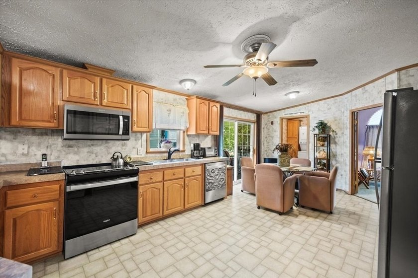 Welcome to 59 Robin Drive located in the desirable 55+ gated - photo 9
