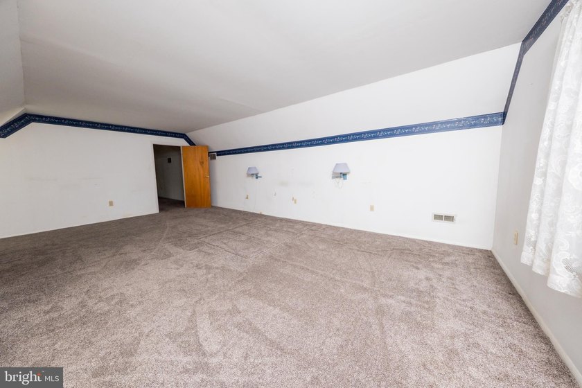 Spacious and inviting, this oversized Cape Cod offers 1900 - photo 17