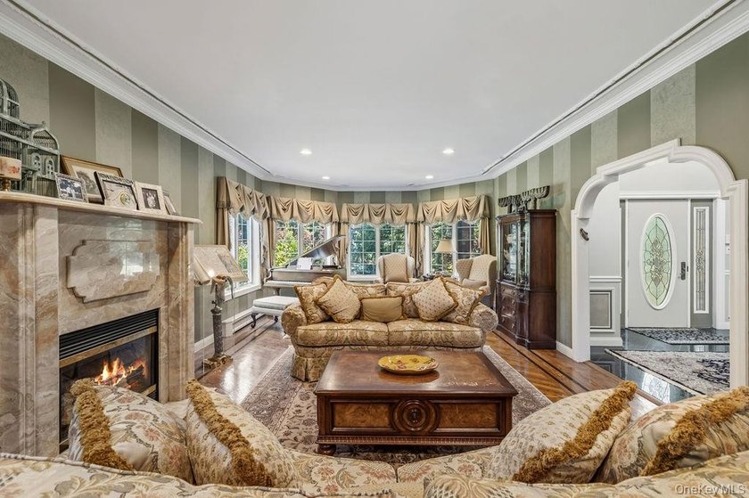 A Private Estate with Breathtaking Pond Views Tucked away at the - photo 11