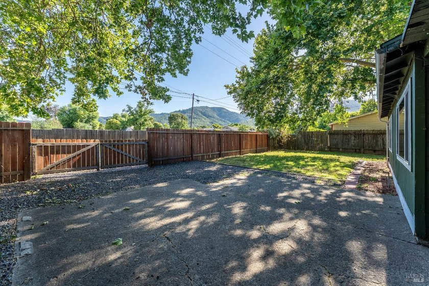 Updated 3 bed, 2 bath home offering approximately 1,400 sq ft on - photo 21