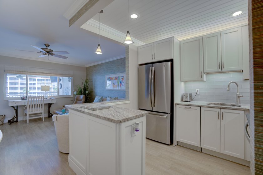 Enjoy spectacular intracoastal water views! This Beautifully - photo 23