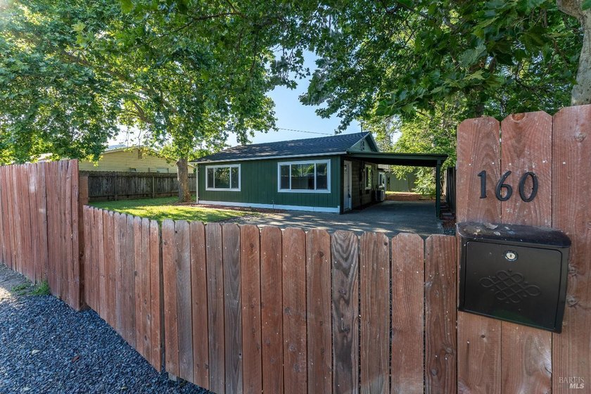 Updated 3 bed, 2 bath home offering approximately 1,400 sq ft on - photo 27