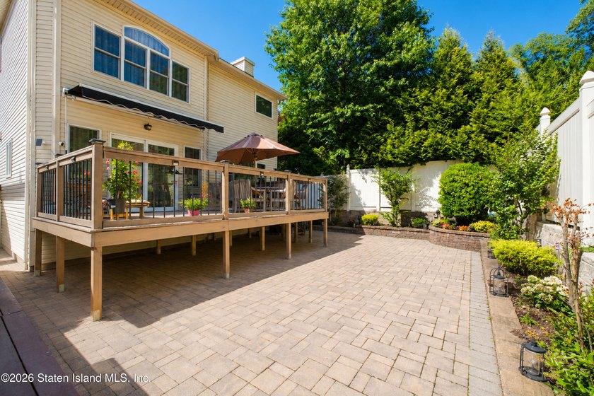 Welcome to 7 Bogota St - Beautiful legal 2 family detached - photo 33