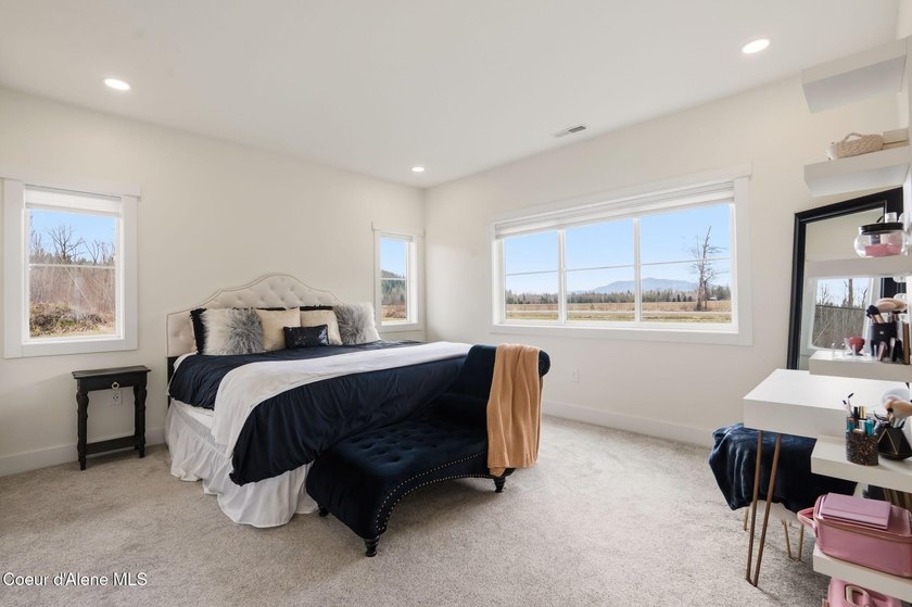 This property offers the kind of lifestyle that's hard to find - photo 12